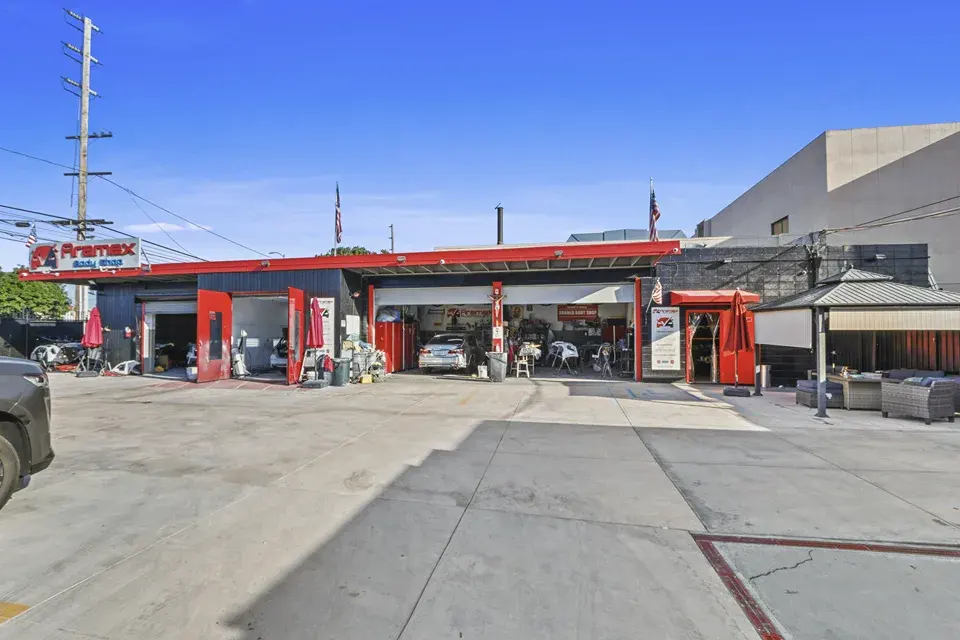 Front view of Aramex Body Shop on S Vermont Ave