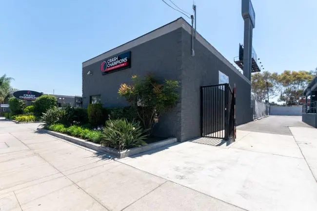 Exterior of Crash Champions Bellflower on Park St