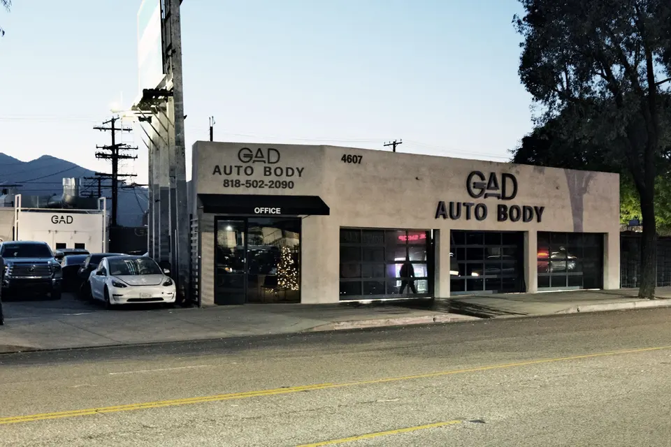Front of GAD Auto Body at 4607 San Fernando Rd, Glendale