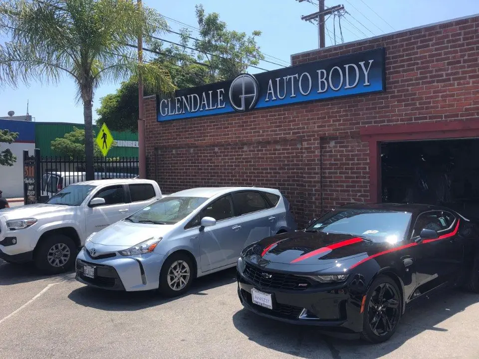 Glendale Auto Body brick building with sign and parking lot