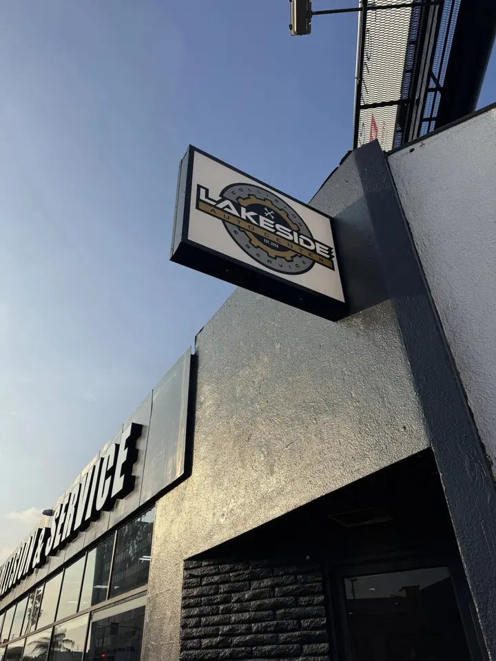 Lakeside Auto Center building and sign on Riverside Dr