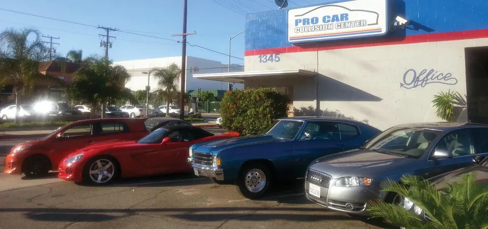 Pro Car Collision Center building and office on San Fernando Rd