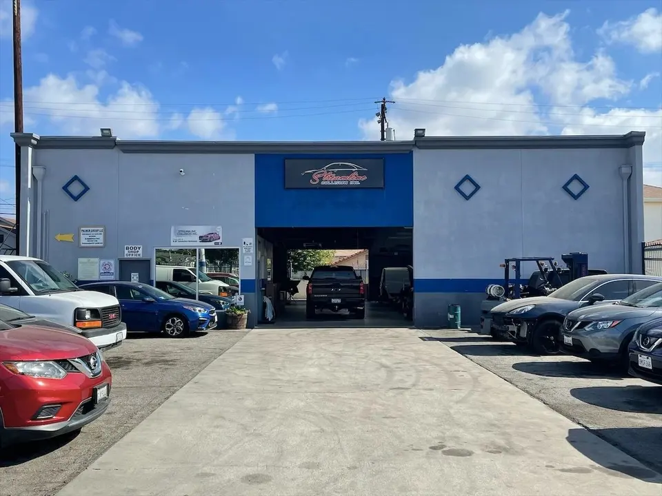 Front of the Streamline Collision building and lot on Atlantic Ave