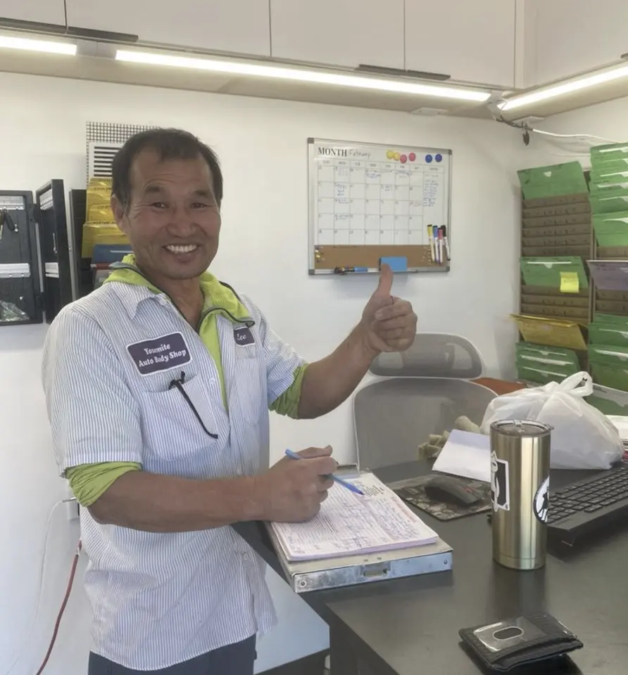 Yosemite Auto Body staff member at the front desk